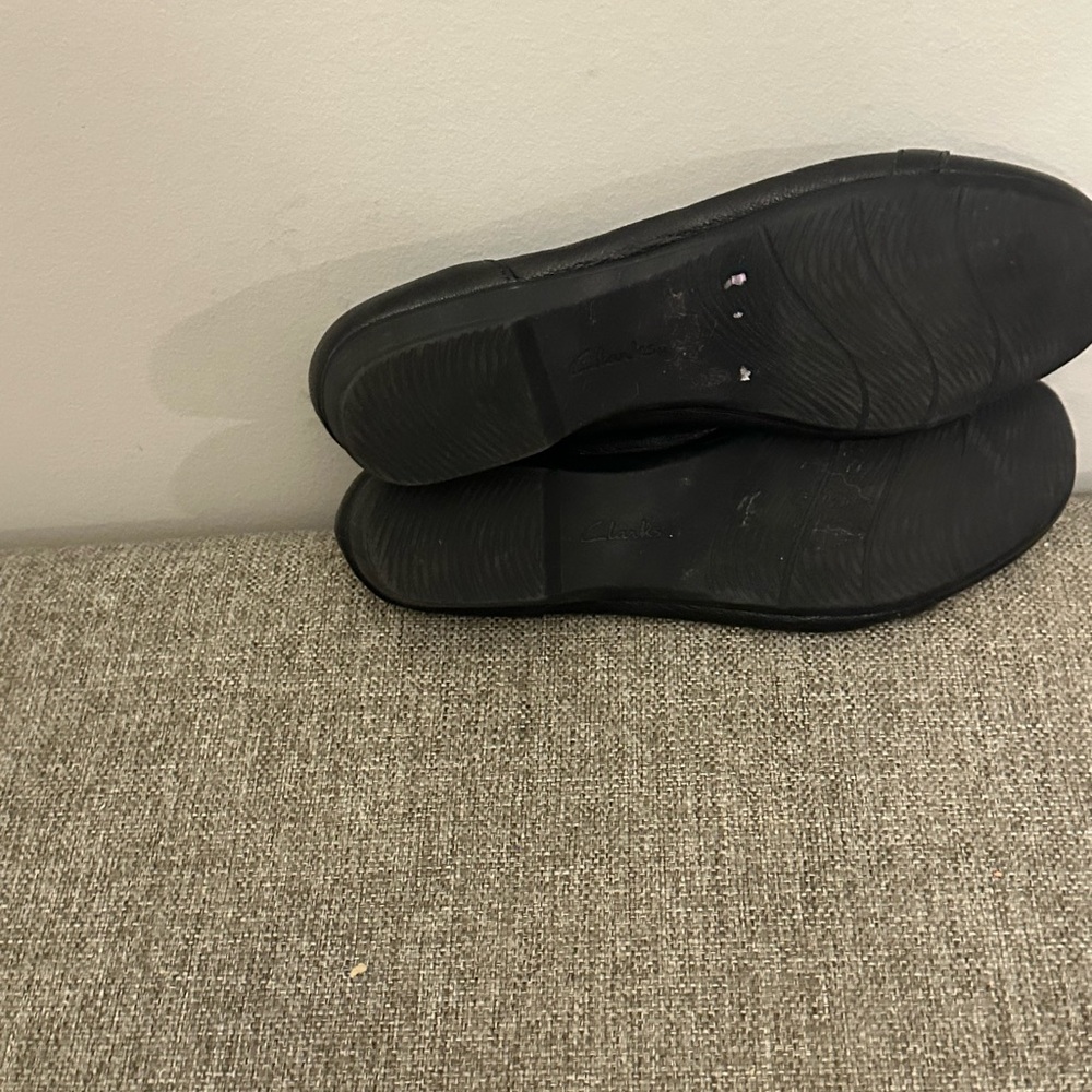 Clark’s Women’s Black Leather Flats Size 7 - Picture 9 of 9